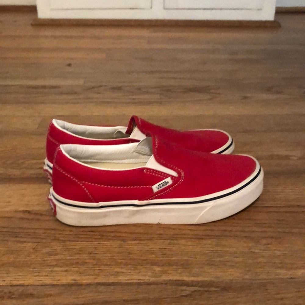 Women’s slip on Vans! In great condition- only worn 3-4 times!